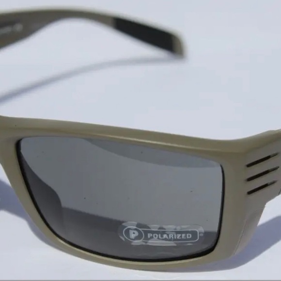 Native Ashdown Wood Polarized Sunglasses with case - Picture 3 of 3